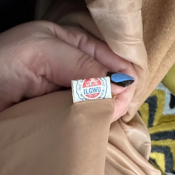 Elegant Tan Camel Hair Coat - Picture 11 of 13